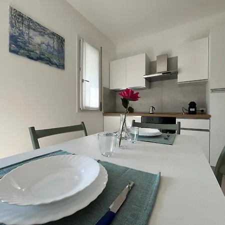 Campodarsego Central Apartment アパート